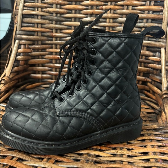 Dr. Martens Coralie quilted black combat boot 7 Great condition! - Picture 6 of 15